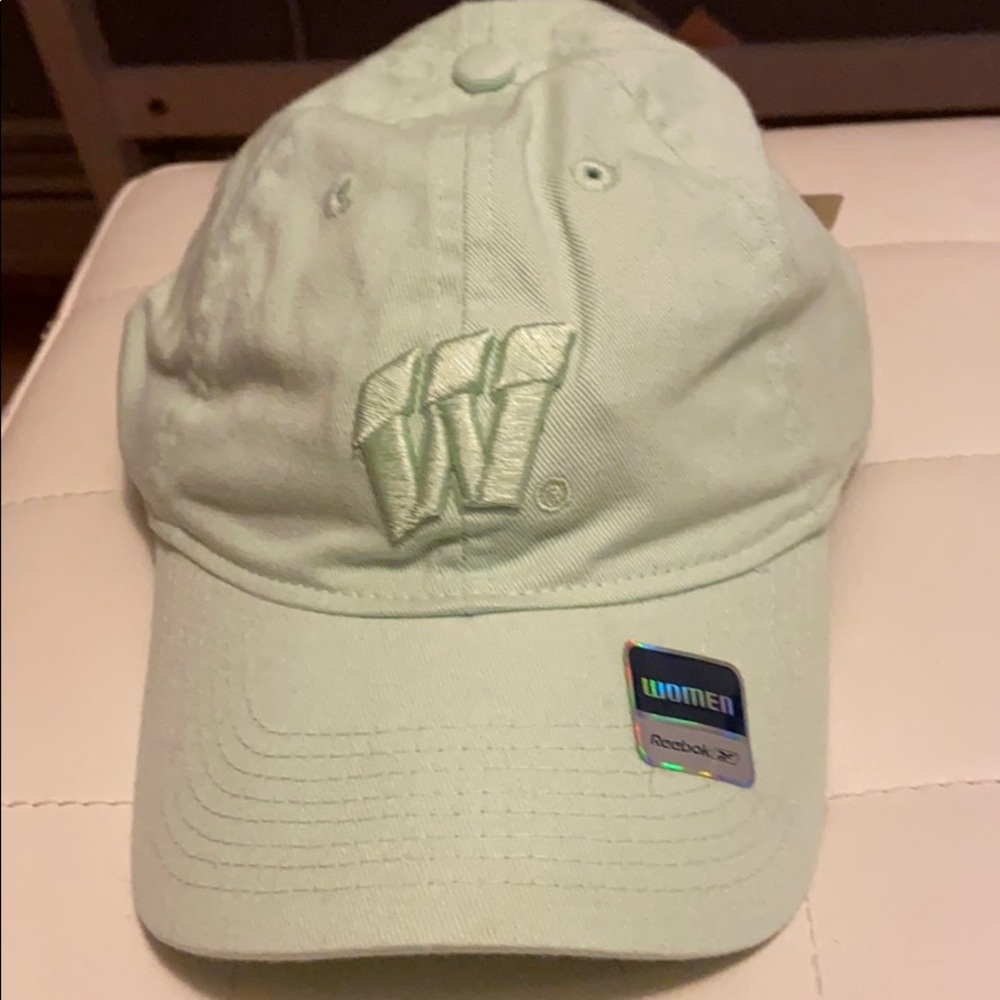 NWT Women’s mint green Badger cap